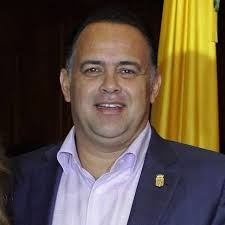 El joven lavador de carro, de 24...