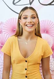 Maddie ziegler was called taylor for the first two days of her life. Maddie Ziegler Coachella Dance Peinture De Ballet