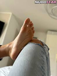 Uncover Lisa Appleton Topless in Stunning Detail