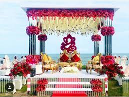Ideal Mandap Flowers With An Acrylic Mirror Structure And White Sta Indian Wedding Decorations Receptions Hindu Wedding Decorations Wedding Stage Decorations