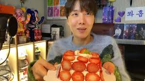 To mark the occasion, the bts idol appeared on vlive to interact with his fans. Bts Armys Crashed Vlive Weverse Youtube On Jhope S Birthday