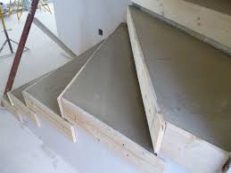 Ragreage De L Escalier Du Rdc En Cours De Sechage Coffrage Escalier Coffrage Escalier Beton Escalier