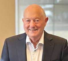 Philip Moses's Instagram, Twitter & Facebook