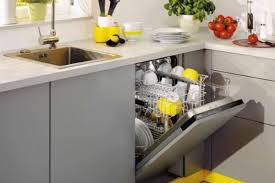 Bulaşık makinesini kolaylık sağlamak için lavabonun yanına yerleştirmeyi deneyin. Yerlesik Bulasik Makinesini Kuruyoruz Kurulum Baglanti