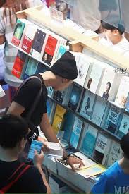 Books Books Books Omg So Many Books And Namjoon Ofc Namjoon Kim Namjoon Bts Rap Monster
