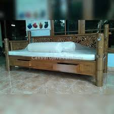 Kursi bangku balok kayu trembesi utuh solid panjang 200 x 40 x 40 cm. Bale Bale Risban Ukiran Bambu Kursi Bangku Sofa Kayu Jati Minimalis Terbaru Agustus 2021 Harga Murah Kualitas Terjamin Blibli