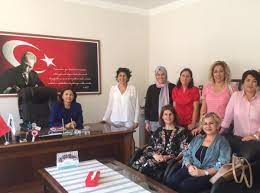 Beraberinde vali yardımcısı yıldız büyüker, bakan yardımcısı mahmut özer'in esi nebahat özer, sanatçı aylin şengün taşçı ile birlikte erzurum lisesine gelen milli eğitim bakanı ziya selçuk'un eşi rana selçuk'u burada i̇l milli eğitim müdürü salih kaygusuz ve erzurum lisesi müdür başyardımcısı. Bakanimizin Esi Sayin Rana Selcuk Un Okulumuzu Ziyareti Sehit Bulent Albayrak Ilkokulu