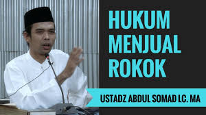 Ada yang mendukung bahwa rokok pantas dijatuhi hukum haram, namun ada juga yang membolehkan merokok atau hanya menjatuhkan hukum makruh (tidak dilarang namun lebih baik tidak dilakukan). Hukum Menjual Rokok Ustadz Abdul Somad Lc Ma Youtube
