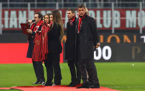 Namun, direktur i rossoneri, paolo maldini, mengisyaratkkan striker asal swedia ini merupakan bagian dari proyek. Paolo Maldini Hints At Being Annoyed At The Timing Of Son Daniel S Milan Debut