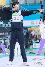 2020 Idol Star Athletics Championships Shares Exciting Glance At Competition For Pitching Archery And More Soompi Sf9 Rowoon Woo Sung Drama Clothes