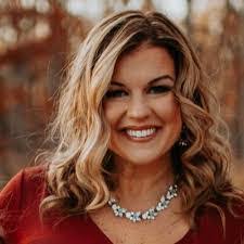 Leslie Kerns's Instagram, Twitter & Facebook