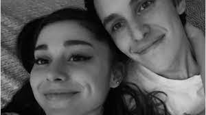 A representative for the singer told cnn on monday that grande and real estate agent dalton gomez have officially tied the knot. Vrpa9mihiyywtm