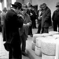 La Plus Belle Meule Du Monde Marche D Aurillac 1964 Photo By Renowned French Photographer Albert Dois Robert Doisneau Photojournalism French Photographers