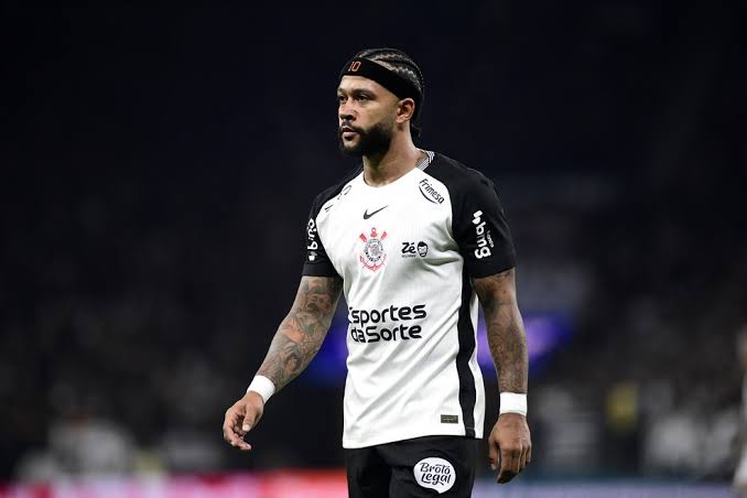 Tá difícil: Entenda o impasse entre diretoria e departamento de futebol por Memphis Depay