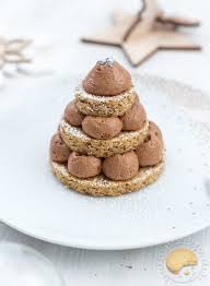 La meilleure bûche de noël pour le réveillon. Tuto Video Buche De Noel Sapins Chocolat Noisette Sucre D Orge Et Pain D Epices