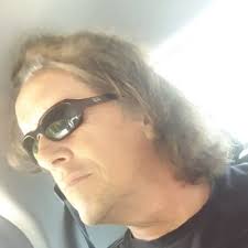 Desmond Grundy (@DesmondGrundy)