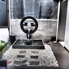 Kamu bisa memanfaatkan berbagai bebatuan alami yang dijual di daerahmu. Kolam Ikan Minimalis Batu Alam Unik Kolam Halaman Belakang Kolam Ikan Ikan