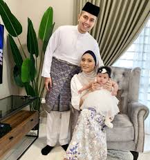 Daughter of abd hamid wife of private mother of private; Comelnya Cucu Arwah Iron Lady Datuk Maznah Hamid Sedondon Baju Raya Dengan Mummy Daddy Nona