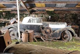 60 Classic Cars Worth 12million Found In French Farm Garage Old Classic Cars Barn Finds Vintage Cars 1950s