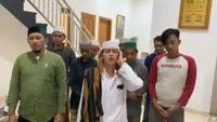 Ayahnya habib abdurrahman alatas dan ibundanya syarifah fadhilah binti ahmadun alatas keduanya asli orang petamburan namun kini. 3 Fakta Penangkapan Rehan Al Qadri Yang Serukan Azan Hayya Alal Jihad