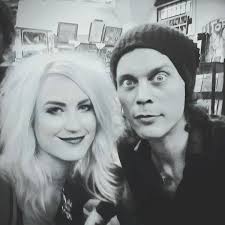 HERE IS AN ARTICLE FROM THE SEATTLE P-I ON JUNE 17, 1994 BASSIST FOR BAND  HOLE FOUND DEAD By Dan Raley and Gene Stout P-I Reporters Friday, June 17,  1994 Section: News,