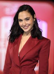 Gal gadot is an israeli actress, singer, martial artist, and model. Gal Gadot Wonder Woman Workout And Diet Gal Gadot Fitness Routine