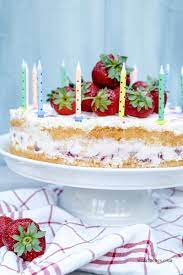 Nach einer detaillierten körperanalyse lässt sich die spezielle matratze mit der patentierten stecktechnologie nun körperspezifisch anpassen. Erdbeer Biskuit Torte Mit Sahne Quark Creme Was Eigenes