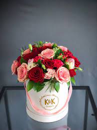 85 Hat Box Arrangement Red Pink In A Pink Box In Hallandale Beach Fl K K Flowers Pink Flower Centerpieces Red Rose Arrangements Rose Arrangements