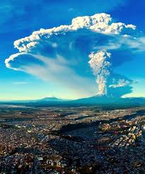 Calbuco Volcano Eruption In Puerto Montt Chile Volcanes Volcan Calbuco Paisajes