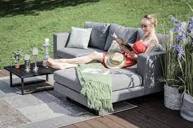 Mithilfe der klassischen konditionierung bauen wir eine art entspannungsort draußen auf. Hochwertige Sofas Fur Draussen Outdoor Sofa Thomson Grau Sitzpolster Wetterfest