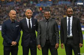 À l'autre bout du téléphone, on retrouve l'homme qui, un soir de match amical face à la seleção, s'était dit qu'il était temps d'enrhumer roberto carlos en vitesse pure. Zinedine Zidane Thierry Henry Marcel Desailly Et Patrick Vieira Honores Au Stade De France Avant Le Match Amical France Bresil Le 26 Mars 2015 Purebreak