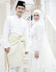 Majlis pernikahan muhammad shazli dan emma maembong di sebuah premis acara di bukit damansara. Hubungan Dengan Alvin Chong Ini Pendedahan Emma Maembong Iluminasi