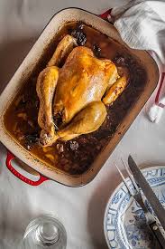 No cabe duda que el pollo relleno es una de las recetas más versátiles que podamos encontrar. Como Hacer Un Pollo Relleno Al Horno Blog De Recetas De Reposteria Maria Lunarillos