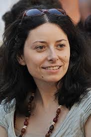 Osimo si prepara per il Giro d'Italia con balconi e vetrine in rosa