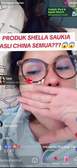 Shellasaukia Foto Tangan Hitam