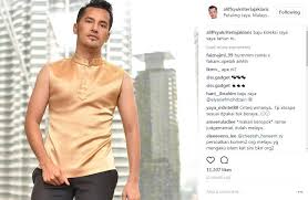 44 imej baju kurung terbaik fesyen baju wanita dan baju aneka model baju batik wanita remaja sampai wanita dewasa baik model baju lengan panjang ataupun pendek bisa kamu pilih menjadi model atasan terbaik dalam memadukan model celana ataupun rok yang bisa kamu pakai ketika menghadiri. Beautifulnara On Twitter Fesyen Baju Raya Datuk Aliff Syukri Dikecam Netizen Https T Co 1zfocx2ri9