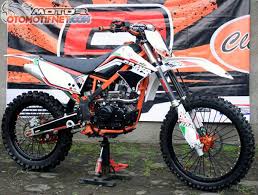 Lebih menarik modifikasi yang ini karena sudah lebih garang dan keren. 15 Gambar Modifikasi Kawasaki Klx 150 Dan D Tracker 150 Keren Modifikasi Co Id