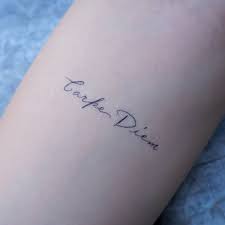 Calligraphy Carpe Diem Tattooideas Nuevos Tatuajes Disenos De Tatuaje Con Cruz Tatuajes Sutiles Carpe diem is a latin aphorism, usually (though questionably) translated seize the day, taken from book 1 of the roman poet horace's work odes (23 bc). calligraphy carpe diem tattooideas