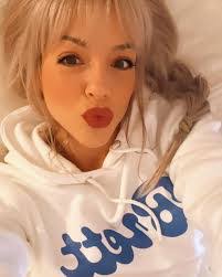 Sarah Talley's Instagram, Twitter & Facebook