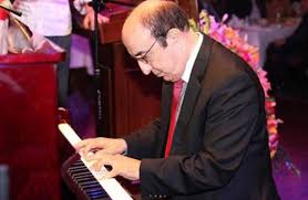 والفنان الراحل من مواليد العام 1938، وهو الشقيق الأصغر للأخوين الراحلين عاصي. 7dysgp3ihq Akm