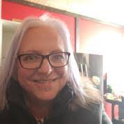 Heather Perryman's Instagram, Twitter & Facebook