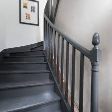 Repeindre Un Escalier Pour Le Relooker Conseils Et Etapes A Suivre Peinture Escalier Repeindre Escalier Escalier Bois