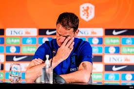 Перевод контекст ' persconferentie c голландский на русский от reverso context: De Boer Blundert Opnieuw Tijdens Persconferentie Mee Met Oranje