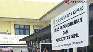 Beras sesuai dengan jumlah ketupat yang dibutuhkan. Poskupang Wiki