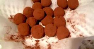 Recette Truffes Au Chocolat Notee 4 4 5 Par Les Internautes Dog Food Recipes Food Candy Truffles