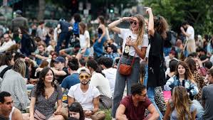 Le programme de la fête de la musique à paris et dans toute la france. Fete De La Musique 2020 Malgre Le Coronavirus Des Milliers De Participants En France Ladepeche Fr