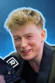 Separ sa vracia ku koreňom na spolupráci so ženskou raperkou Fejbs