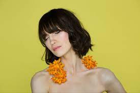 A voice from the wilderness singing of love, experience and change. Anna Parnoja Loomeradadel Happening
