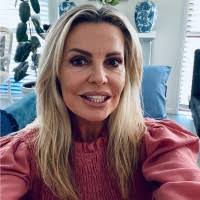 Deanne Bond's Instagram, Twitter & Facebook