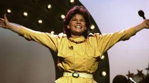 Carola häggkvist avslöjar att hon planerar att ställa upp i melodifestivalen för sjätte gången. Bildextra Melodifestivalen 1983 Latar Programledare Nyhet